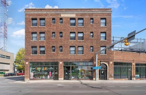 Downtown Des Moines Apartment | Quiet Studio on Grand - Heart of Downtown!