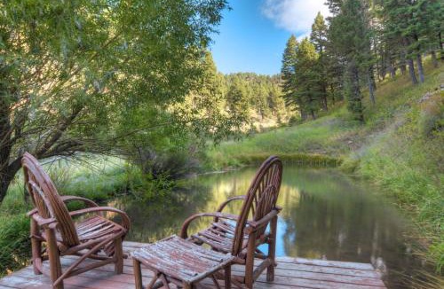 Bozeman House | Quinn Peaks Entire 30 Acre Property with a hot tub
