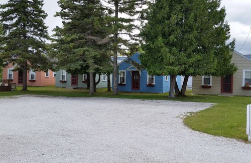 Cedarville Cabin | Rainbow Cabins (Blue Cabin #2)