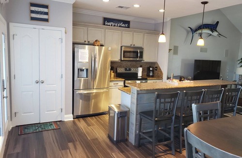 Barataria House | Raised waterfront property for some great fishing and entertaining