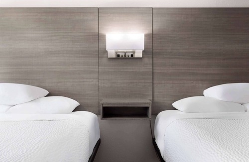 Medford Hotel | Ramada by Wyndham Medford Airport North