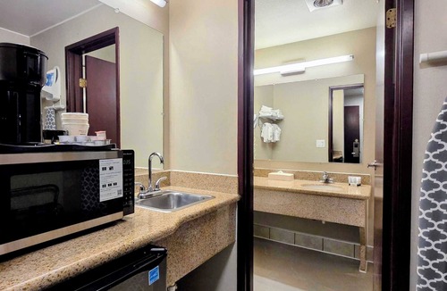 Tukwila Hotel | Ramada by Wyndham Tukwila Southcenter