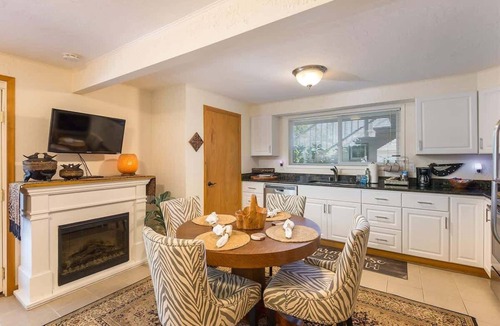 Sequim Apartment | Ramblin Rose, Apartment in Central Area, Sleeps 4