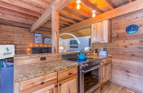Sunriver Cabin | RANC16 - Sunriver Getaway w/Fireplace, Community Pool + Patio