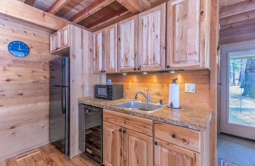 Sunriver Cabin | RANC16 - Sunriver Getaway w/Fireplace, Community Pool + Patio