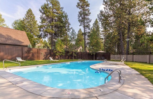 Sunriver Cabin | RANC16 - Sunriver Getaway w/Fireplace, Community Pool + Patio