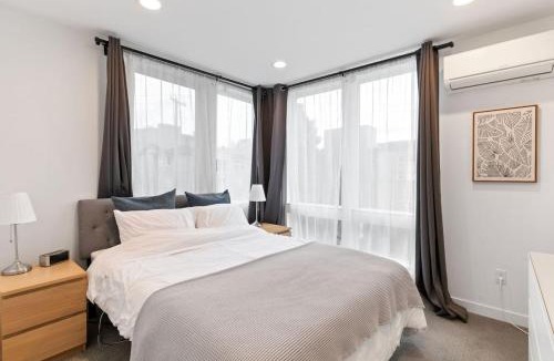 University District House | Ravenna Trailside Retreat Walk to UW and U-Village