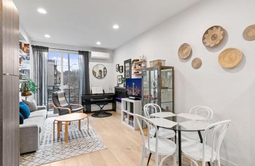University District House | Ravenna Trailside Retreat Walk to UW and U-Village