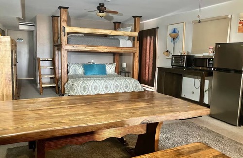 Westcliffe Hotel | Ravens Fun Bunkhouse for up to 6, Dbl Bathroom, W/D, Patio w/Fire Pit & Grill