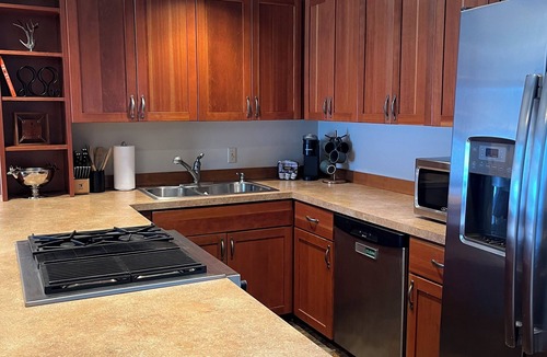 Overlook Park Condo | Recently Remodeled Golf Course Condo w/A/C, SHARC Passes, Bikes & Pet Friendly