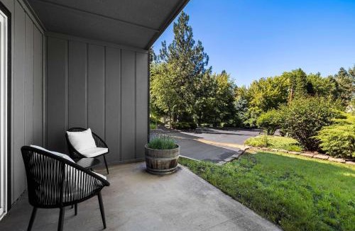 Bend House | Recently Remodeled Ground Floor Studio Near Downtown Bend