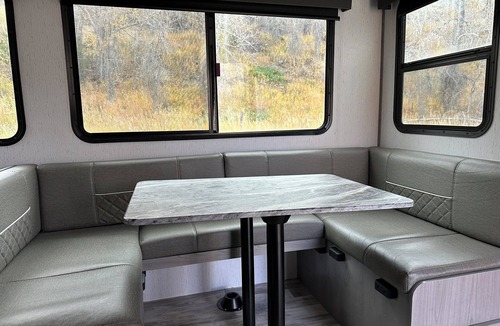 Cody House | Reconnect with Nature: Stunning Mountain Views and Abundant Wildlife