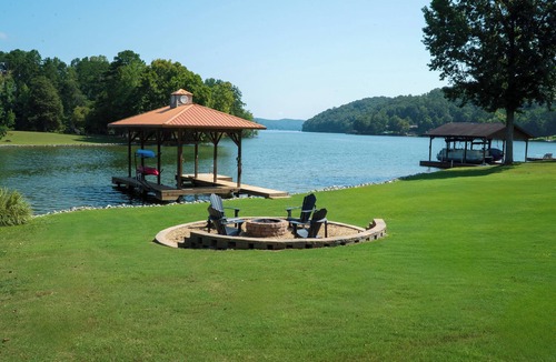 Spring City House | Rector Creek Retreat at Watts Bar – Lakefront Home with Dock, Fire Pit & Kayaks