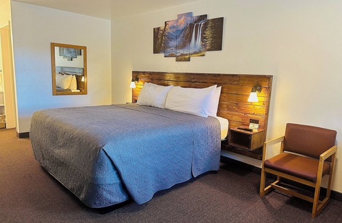 Ennis Hotel | Red Bear Inn
