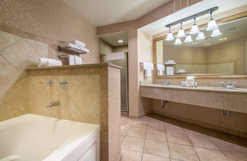 Pasco Hotel | Red Lion Hotel Pasco Airport & Conference Center