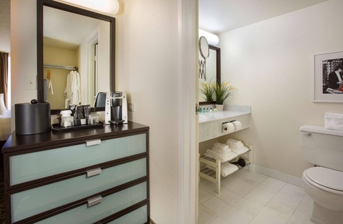 Olympia Hotel | Red Lion Inn & Suites Olympia, Governor Hotel