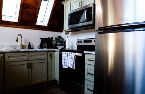Campton Cabin | Red River Gorge Raven’s Summit Luxury HotTub WiFi