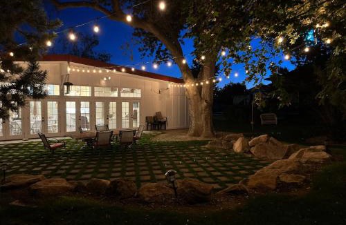 Nampa House | Red Roof Lodge hot tub 18 beds venue treehouse