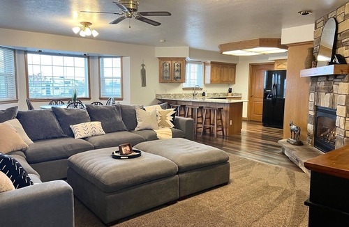 Spanish Fork House | RedHawk Retreat/Extremely clean! Modern Hobby Farm Getaway