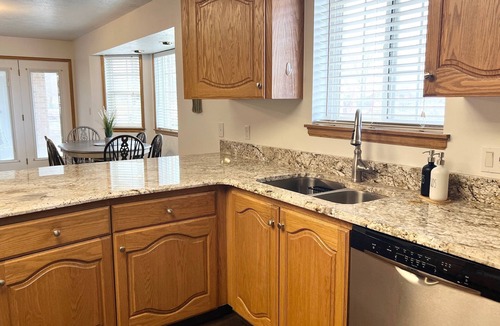 Spanish Fork House | RedHawk Retreat/Extremely clean! Modern Hobby Farm Getaway