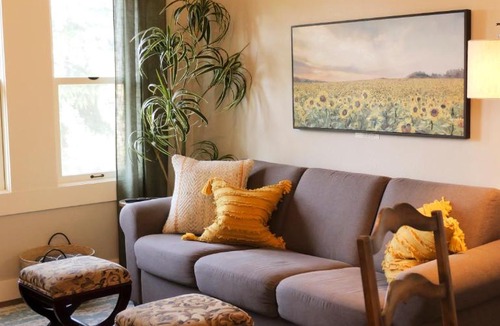 Siskiyou-Hargadine Historic District House | RedTail Inn - 3 Suites Sleeps up to 12