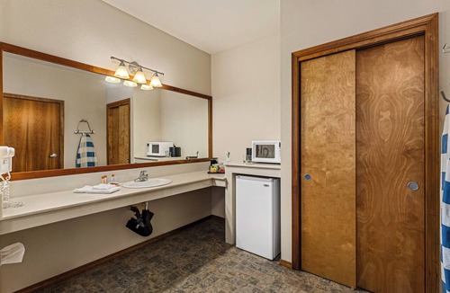 Grants Pass Hotel | Redwood Garden Inn