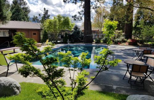 Grants Pass Hotel | Redwood Hyperion Suites