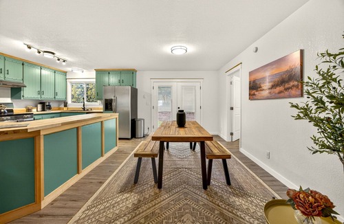 Cave Junction House | Redwoods Stopover by WanderLodges