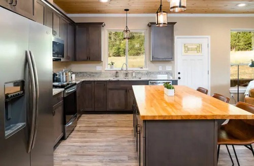 Garden Valley Cabin | Refined Living Surrounded by Beautiful Scenery and Amazing Wildlife