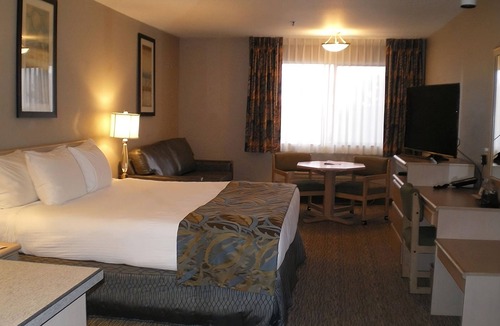 Nampa Hotel | Relax and Recharge! Indoor Pool and FREE Parking, Near Ford Idaho Center Arena