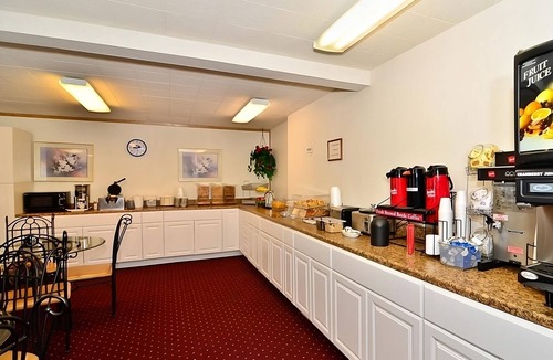 Ontario Hotel | Relax and Recharge! Pet-friendly Property, Pool, Free Parking, Free Breakfast