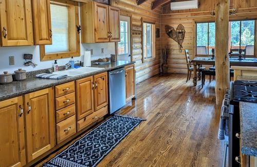 Eureka Cabin | Relax at Larch Lodge! 3 bedroom 2 bath log home on acreage