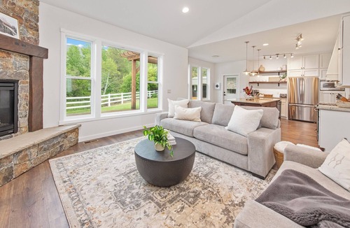 Sagle House | Relax at Pend Oreille Cove Lodge, Wi Fi, Boat Dock, Jacuzzi & Outdoor Fireplace