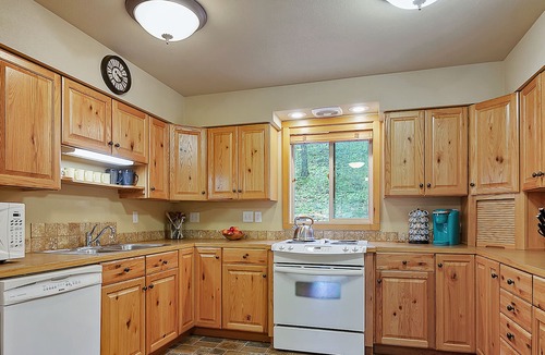 Loon Lake House | Relax @ Deer Lake Hanleys Haven