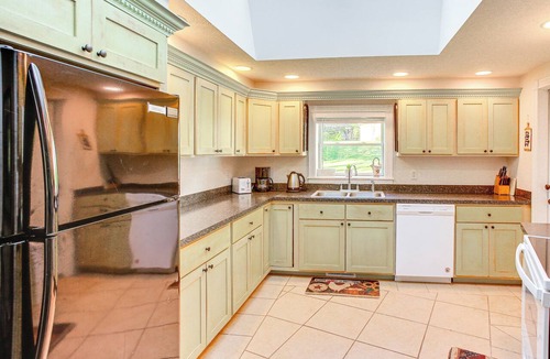 Frankfort Apartment | Relax Fireside! Frankfort Apt Near Dtwn & Beaches