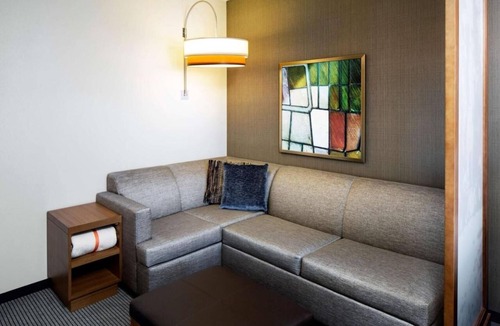 Moab Hotel | Relax in Elegance: Indulge in Luxe Stay, Pool, Hot Tub, and Delicious Breakfast!