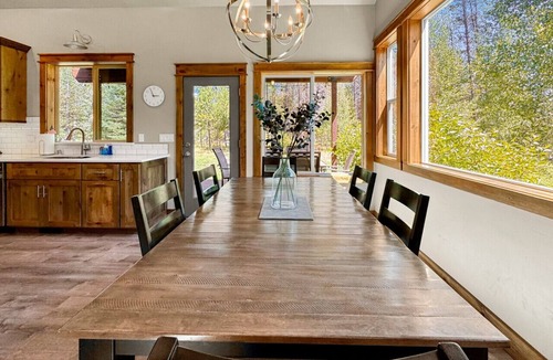 Donnelly Cabin | Relax in Style | Chic Home w/Hot Tub + Mountain Views