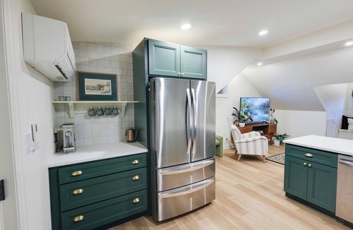 Downtown Vancouver Apartment | Relax in this beautifully remodeled apartment that blends comfort and style.