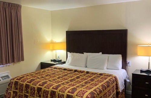 Medford Hotel | Relax Inn of Medford