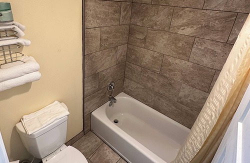 Medford Hotel | Relax Inn of Medford