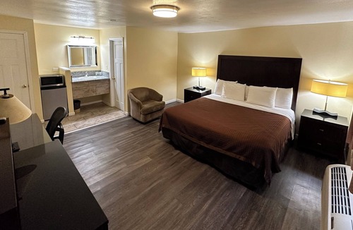 Medford Hotel | Relax Inn of Medford