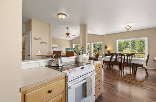 Artondale House | Relax on the lake in Gig Harbor