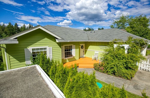 Artondale House | Relax on the lake in Gig Harbor
