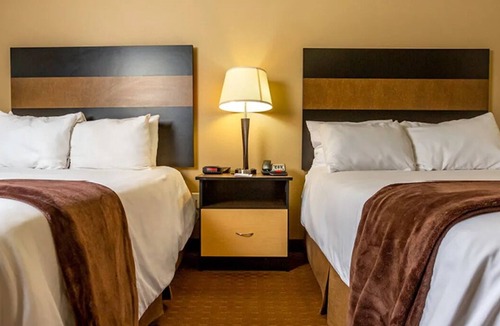 Dickinson Hotel | Relax & Recharge – 2 Full Beds w/Roomy Layout, Kitchen & Downtown Access