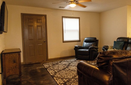 Birdeye House | Relax with the whole family as you visit a small town in Arkansas.