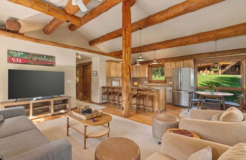 Wilson House | Relax with the whole family at The Fox Den in Wilson.