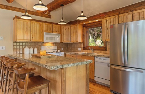 Wilson House | Relax with the whole family at The Fox Den in Wilson.