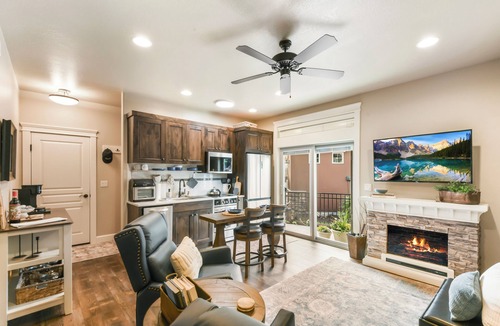Star Condo | Relaxing 1-bedroom condo close to Starbucks, & restaurants, in quaint Star, ID.