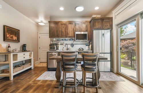 Star Condo | Relaxing 1-bedroom condo close to Starbucks, & restaurants, in quaint Star, ID.