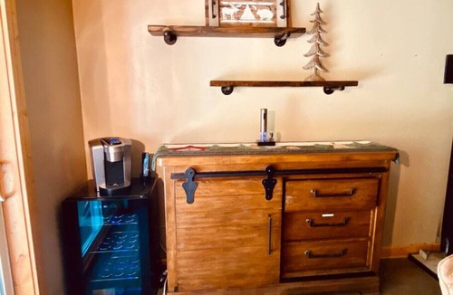 Tamarack Resort Cabin | Relaxing 5 Bedroom Log Cabin with Large Backyard
